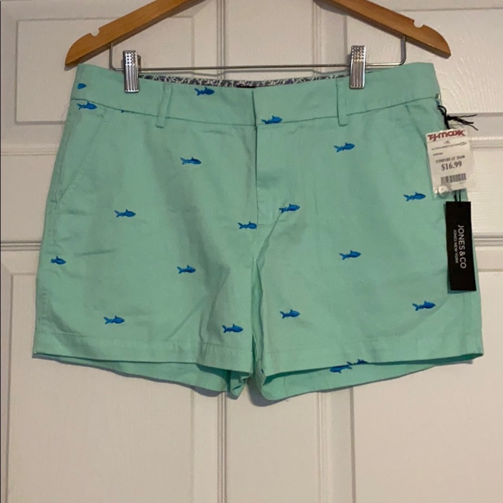 🎉NWT Shark Printed Shorts